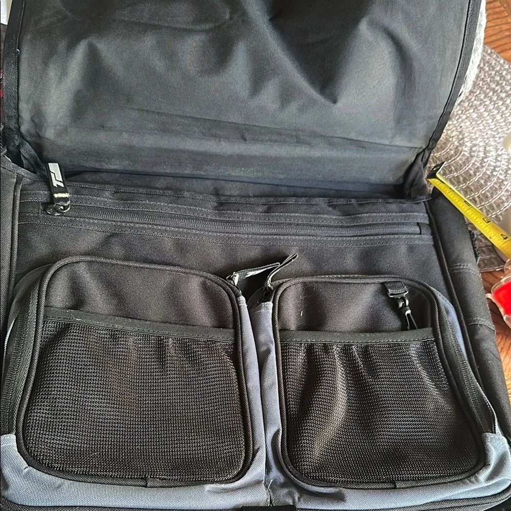 Targus Black and Gray unisex Messenger Bag with Adjustable Strap